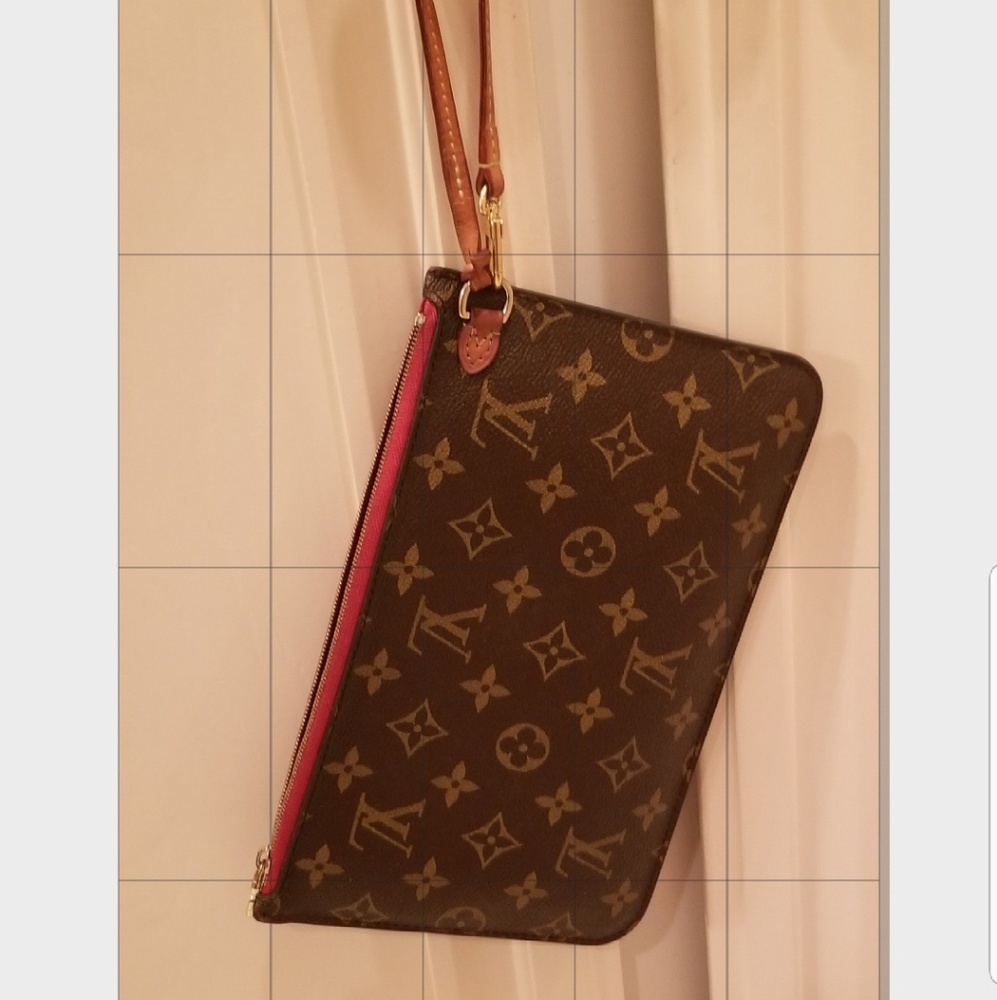 100% Authentic Louis Vuitton Neverfull Pochette